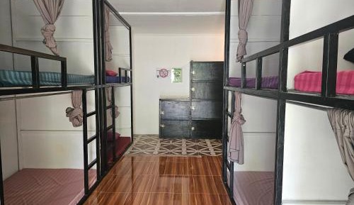 Bunk Bed in Mixed Dormitory Room