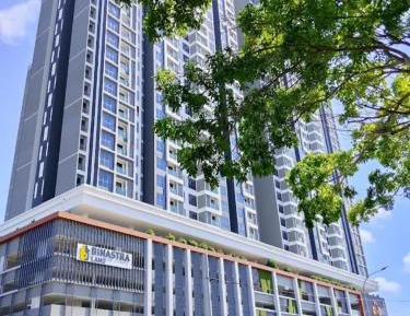 Three-Bedroom Apartment with Balcony