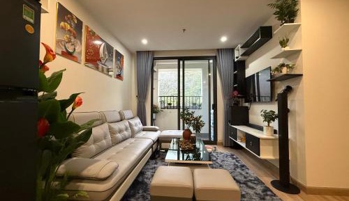 Three-Bedroom Apartment with Balcony