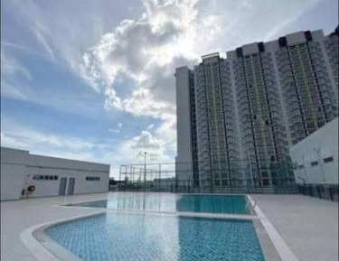 Three-Bedroom Apartment with Balcony