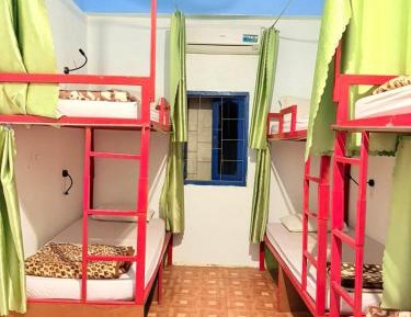 Single Bed in Mixed Dormitory Room