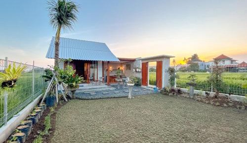 Villa with Garden View