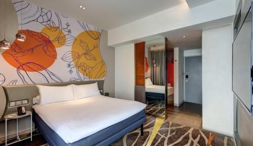 Family Room with Queen Bed and Bunk Bed