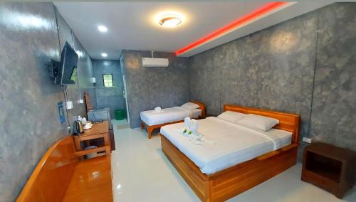 Deluxe Double Room with Extra Bed