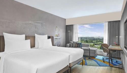 Executive Twin Bed with Cocktail Hours and Short Eats