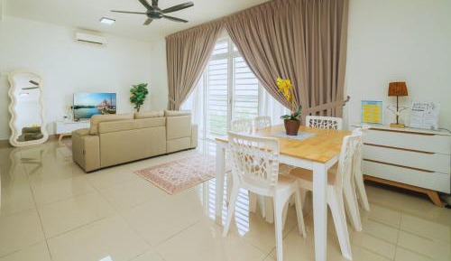 Three-Bedroom Apartment with Balcony