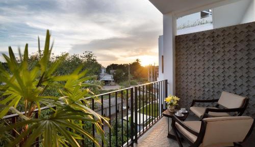 Studio King City View with Bathtub, Sofa bed, and Balcony