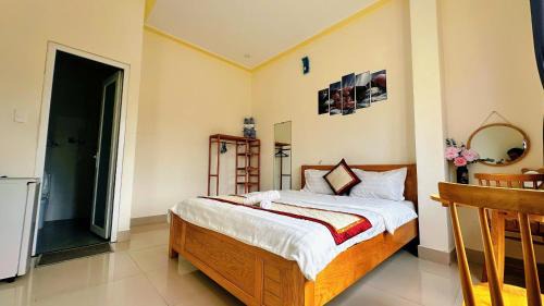 King Room with Mountain View