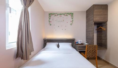 Deluxe Queen Room