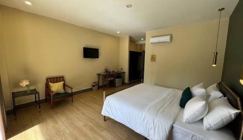 King Room with Pool View