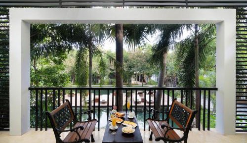 Suite with Pool View
