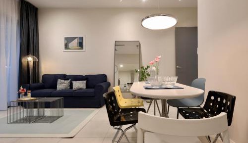 Four-Bedroom Apartment with Balcony 