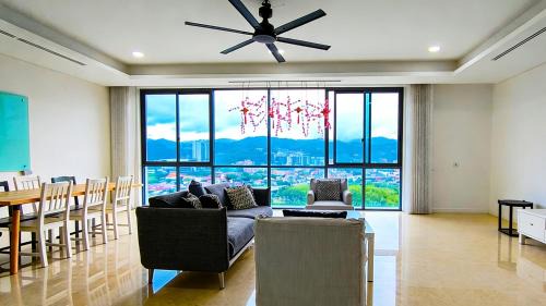 Three-Bedroom Deluxe Apartment