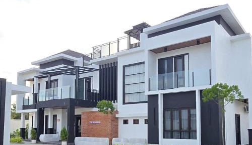 Six-Bedroom House