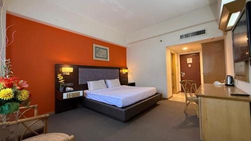 Deluxe Queen Room