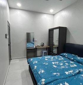 Quadruple Room with Private Bathroom
