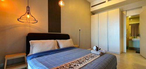 Deluxe One-Bedroom Apartment with City View