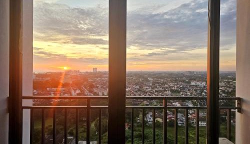 Three Bedroom Family Apartment (Near Car Park and City View)