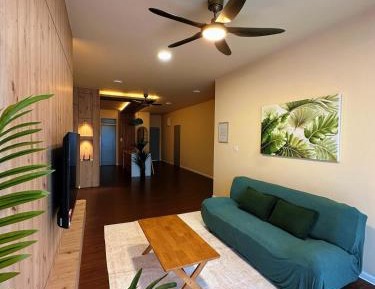Three-Bedroom Apartment with Mountain View