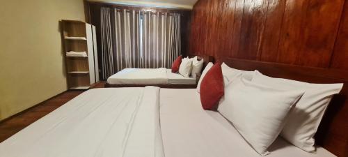Twin Room with Private Bathroom