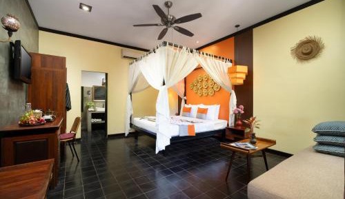 Honeymoon Suite with Balcony and Pool View - Free Setup on Bed + 1 Time Welcome Fruit
