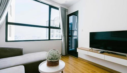 One-Bedroom Apartment with City View