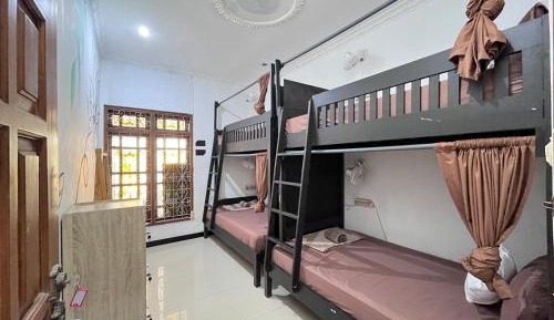 Single Bed in Mixed Dormitory Room