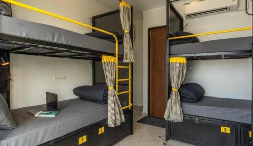 Bed in 6 Bed Mixed Dormitory with Sea View