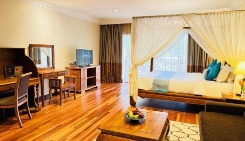Deluxe King Room Lake View