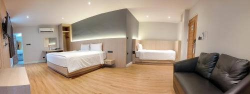 Deluxe Family Room