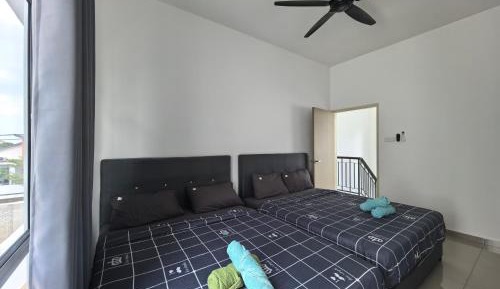 Quadruple Room with Private Bathroom