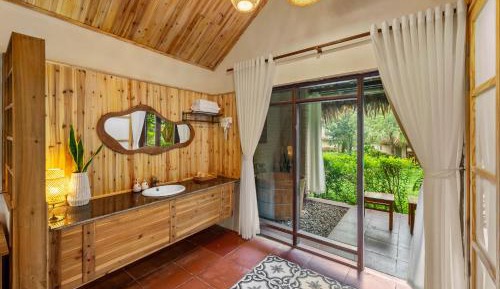 Deluxe Bungalow with Garden View