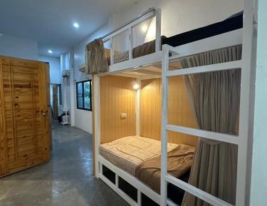 Bunk Bed in Mixed Dormitory Room