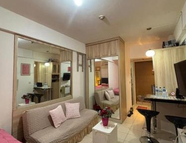 Studio Apartment with King Bed