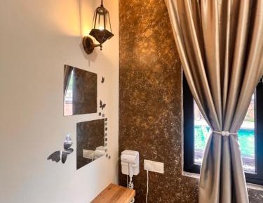 King Suite with Pool View