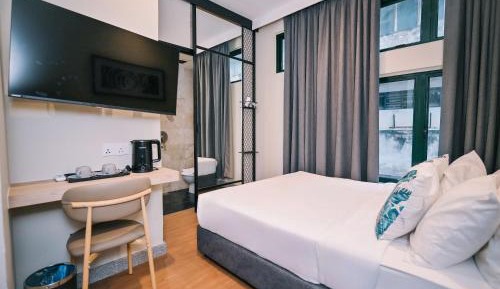 Deluxe Queen Room