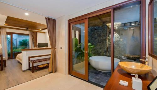 Club Suite with Pool View 