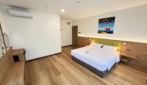 Deluxe King Room