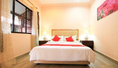 Deluxe Queen Room