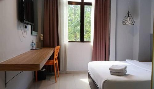 Deluxe Queen Room