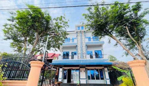 Deluxe Double or Twin Room with Mountain View