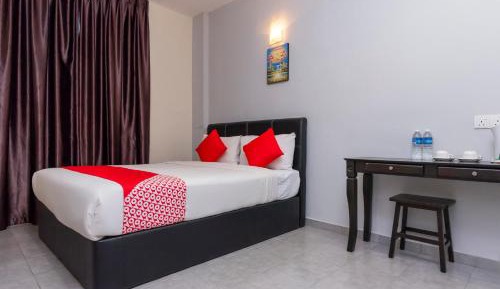 Deluxe Queen Room