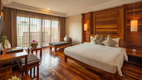 Deluxe Double or Twin Room with Pool View
