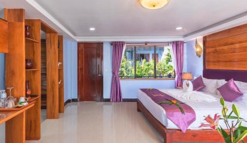 Premier Deluxe Double with Pool  View