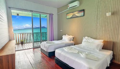 Family Room with Sea View