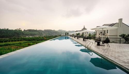 Villa Osaka 4 Bedroom Mountain View with Hot Spring Access