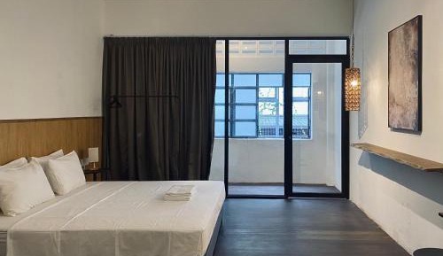 Deluxe King Suite