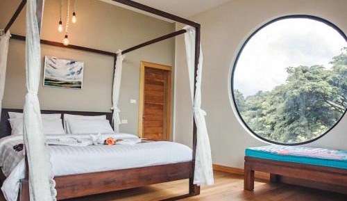 Deluxe King Suite