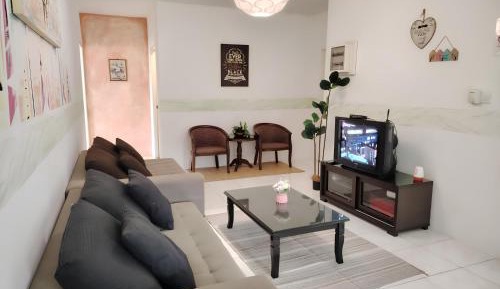 Semi Entire Three-Bedroom Apartment with View