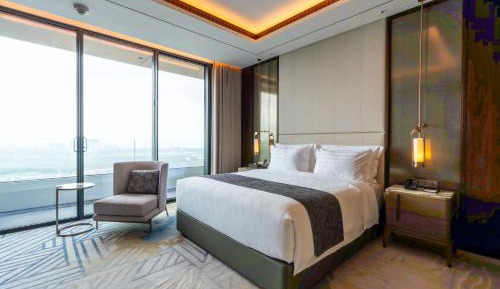Premier King Balcony